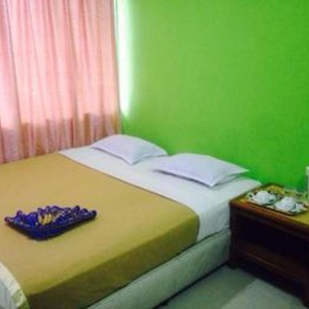 F Hotel Sungai Dua Bukit Exterior photo
