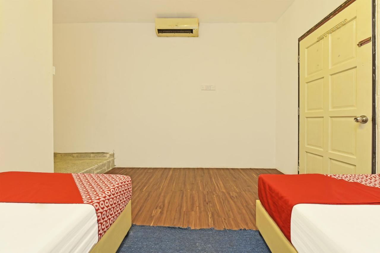 F Hotel Sungai Dua Bukit Exterior photo