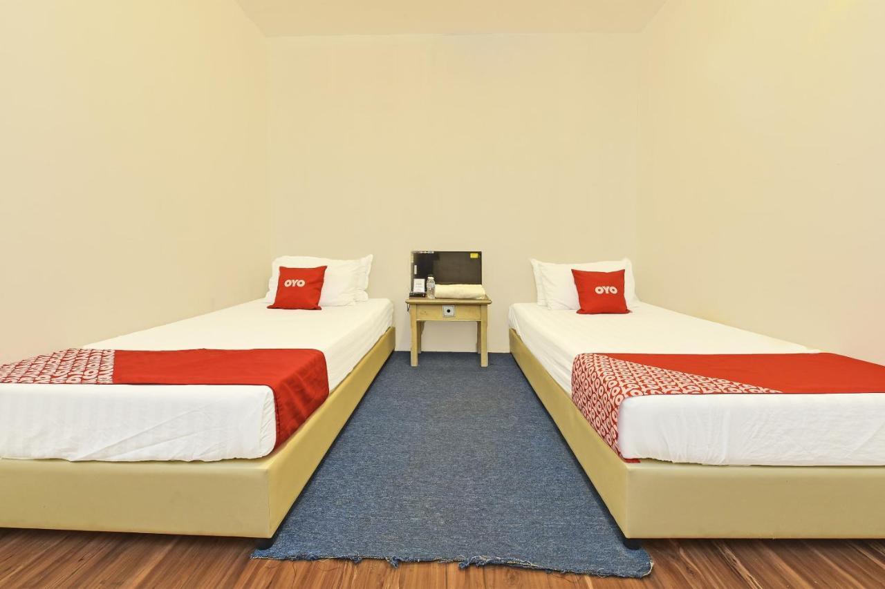 F Hotel Sungai Dua Bukit Exterior photo