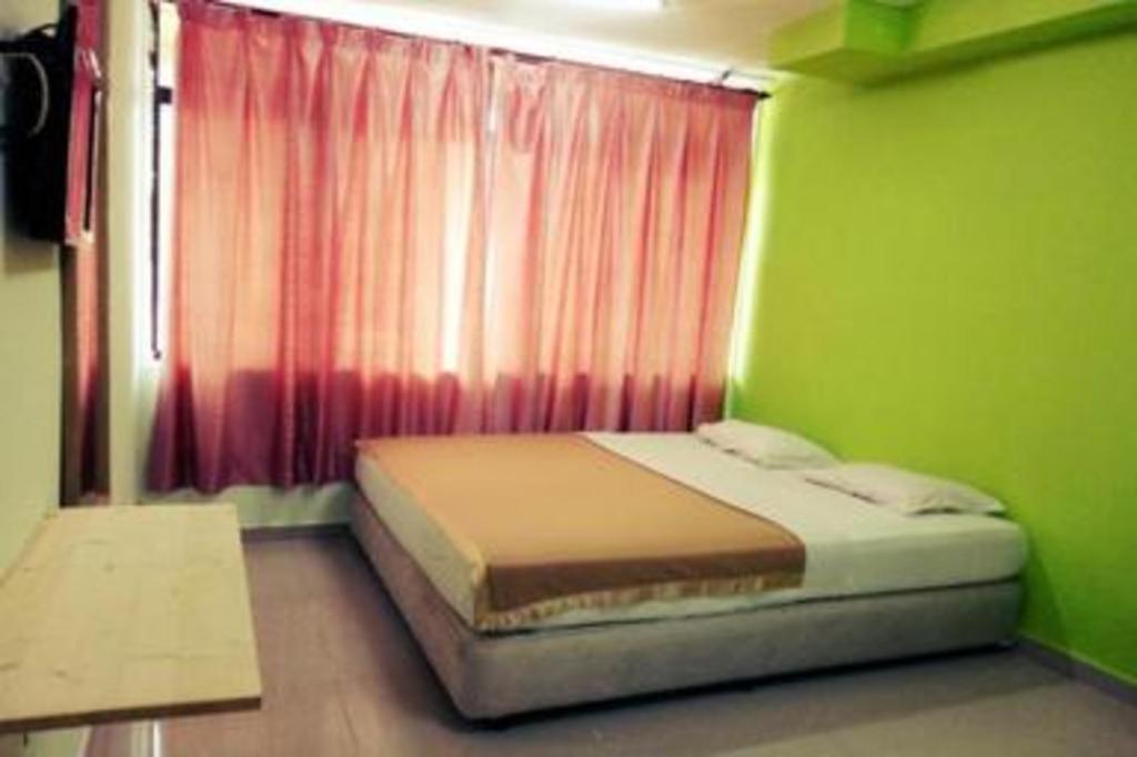 F Hotel Sungai Dua Bukit Exterior photo